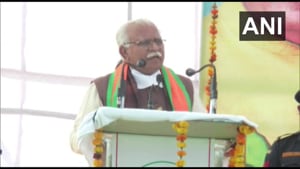Haryana chief minister Manohar Lal Khattar met with Union agriculture minister Narendra Singh Tomar to discuss the farmers’ issue on Saturday.(ANI Twitter) Haryana chief minister Manohar Lal Khattar met with Union agriculture minister Narendra Singh Tomar to discuss the farmers’ issue on Saturday.(ANI Twitter)