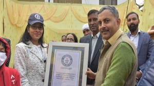 Ballia District Magistrate Shrihari Pratap Shahi giving Guinness World Record certificate to Neha Singh.(ANI) Ballia District Magistrate Shrihari Pratap Shahi giving Guinness World Record certificate to Neha Singh.(ANI)