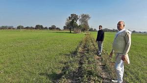 Ramesh Sharma (in white) and Satish Kumar Sherawat (in black) at Singhu village.(HT Photo) Ramesh Sharma (in white) and Satish Kumar Sherawat (in black) at Singhu village.(HT Photo)