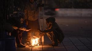 The national capital on Sunday recorded the coldest morning of the season, with the minimum temperature falling to 3.4 degrees Celsius.(Biplov Bhuyan/HT PHOTO)