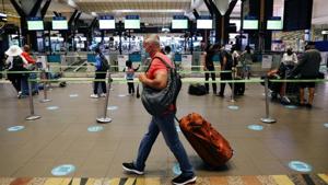 Germany, Turkey, Israel, Switzerland and Saudi Arabia have barred flights from South Africa to reduce the spread of the new mutation of the coronavirus.(Reuters | Representational image) Germany, Turkey, Israel, Switzerland and Saudi Arabia have barred flights from South Africa to reduce the spread of the new mutation of the coronavirus.(Reuters | Representational image)