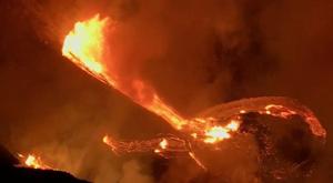 Lava erupts from Kilauea volcano in Hawaii, U.S. December 21, 2020 in this still image taken from social media video.(USGS via REUTERS) Lava erupts from Kilauea volcano in Hawaii, U.S. December 21, 2020 in this still image taken from social media video.(USGS via REUTERS)