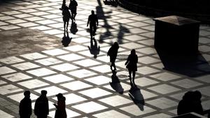 People are seen in silhouette on a street on a winter day in Beijing, following the coronavirus disease (COVID-19) outbreak, China, December 21, 2020. REUTERS/Tingshu Wang(REUTERS) People are seen in silhouette on a street on a winter day in Beijing, following the coronavirus disease (COVID-19) outbreak, China, December 21, 2020. REUTERS/Tingshu Wang(REUTERS)