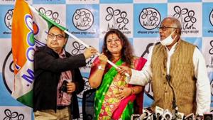 Kolkata: Sujata Mondal (C), wife of BJP MP Saumitra Khan, holds the Trinamool Congress party flag after joining TMC in the presence of party MP Sougata Roy(R) and leader Kunal Ghosh, in Kolkata.(PTI) Kolkata: Sujata Mondal (C), wife of BJP MP Saumitra Khan, holds the Trinamool Congress party flag after joining TMC in the presence of party MP Sougata Roy(R) and leader Kunal Ghosh, in Kolkata.(PTI)