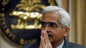The Reserve Bank of India (RBI) Governor Shaktikanta Das greets the media as he arrives at a news conference after a monetary policy review in Mumbai.(REUTERS) The Reserve Bank of India (RBI) Governor Shaktikanta Das greets the media as he arrives at a news conference after a monetary policy review in Mumbai.(REUTERS)