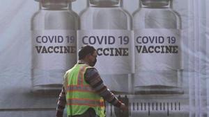 Authorities ranging from the European Medicines Agency to the UK government have said there’s no evidence to suggest that the strain, called B.1.1.7, is likely to evade coronavirus vaccines.(Reuters file photo) Authorities ranging from the European Medicines Agency to the UK government have said there’s no evidence to suggest that the strain, called B.1.1.7, is likely to evade coronavirus vaccines.(Reuters file photo)