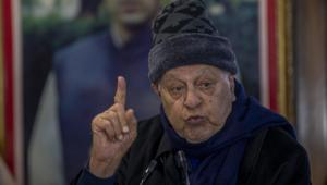 Jammu and Kashmir National Conference president Farooq Abdullah speaks during a meeting with his party workers a day after the District Development Council elections results in Srinagar.(AP) Jammu and Kashmir National Conference president Farooq Abdullah speaks during a meeting with his party workers a day after the District Development Council elections results in Srinagar.(AP)