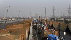 New Delhi, India - Dec. 24, 2020: An overview of farmers and tents during the ongoing protest against the new farm laws, at Ghazipur (Delhi-UP border) near New Delhi, India, on Thursday, December 24, 2020. (Photo by Ajay Aggarwal / Hindustan Times) New Delhi, India - Dec. 24, 2020: An overview of farmers and tents during the ongoing protest against the new farm laws, at Ghazipur (Delhi-UP border) near New Delhi, India, on Thursday, December 24, 2020. (Photo by Ajay Aggarwal / Hindustan Times)