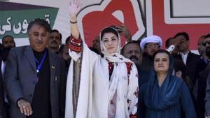 Maryam Nawaz, center, leader of the Pakistan Democratic Movement, waves to supporters upon her arrival to attend an anti government rally.(AP) Maryam Nawaz, center, leader of the Pakistan Democratic Movement, waves to supporters upon her arrival to attend an anti government rally.(AP)