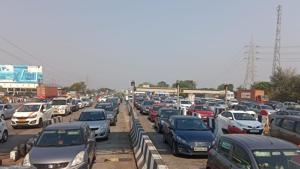 Traffic congestion started near Khalapur, Khopoli and some other places in Raigad.(HT) Traffic congestion started near Khalapur, Khopoli and some other places in Raigad.(HT)