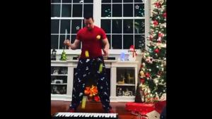 The image shows Charles Peachock juggling tennis balls to play the keyboard.(Instagram/@charlespeachock) The image shows Charles Peachock juggling tennis balls to play the keyboard.(Instagram/@charlespeachock)