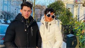 Priyanka Chopra spreads Christmas spirit(Instagram/priyankachopra) Priyanka Chopra spreads Christmas spirit(Instagram/priyankachopra)