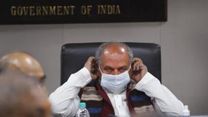 India's agriculture minister Narendra Singh Tomar adjusts his face mask during a press conference with representatives of foreign media organizations in New Delhi, India.(AP) India's agriculture minister Narendra Singh Tomar adjusts his face mask during a press conference with representatives of foreign media organizations in New Delhi, India.(AP)