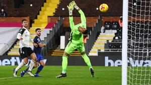Southampton’s Irish striker Shane Long (C) watches as his shot passes Fulham’s French goalkeeper Alphonse Areola(Getty) Southampton’s Irish striker Shane Long (C) watches as his shot passes Fulham’s French goalkeeper Alphonse Areola(Getty)