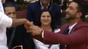 Bigg Boss 14: Aly Goni proposed to a contestant in front of Jasmin Bhasin and others. Bigg Boss 14: Aly Goni proposed to a contestant in front of Jasmin Bhasin and others.