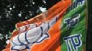 “Some TMC activists, who were participating in a programme there, blocked his car. They sat on the road to stop him from going to our office. They also banged the window panes, pelted his vehicle with stones,” BJP MP Arjun Singh alleged.(HT file photo) “Some TMC activists, who were participating in a programme there, blocked his car. They sat on the road to stop him from going to our office. They also banged the window panes, pelted his vehicle with stones,” BJP MP Arjun Singh alleged.(HT file photo)