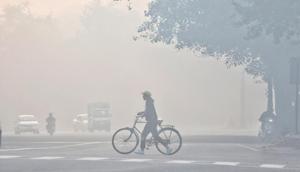 IMD has projected fresh spells of dense fog probably over plains of north India can start from December 29.(Sanchit Khanna/HT PHOTO) IMD has projected fresh spells of dense fog probably over plains of north India can start from December 29.(Sanchit Khanna/HT PHOTO)