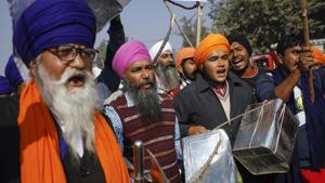 Farmers shout slogans at Singhu border during a protest against the new farm laws, in New Delhi.(PTI) Farmers shout slogans at Singhu border during a protest against the new farm laws, in New Delhi.(PTI)