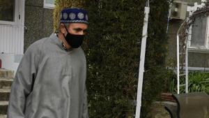 Omar Abdullah, former chief minister of Jammu and Kashmir walks before a press conference at his residence, in Srinagar.(AFP) Omar Abdullah, former chief minister of Jammu and Kashmir walks before a press conference at his residence, in Srinagar.(AFP)