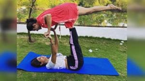 Shilpa Shetty and Shamita Shetty nail partner yoga poses.