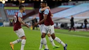 Ben Johnson of West Ham United celebrates with teammate Manuel Lanzini and Aaron Cresswell.(Getty Images) Ben Johnson of West Ham United celebrates with teammate Manuel Lanzini and Aaron Cresswell.(Getty Images)