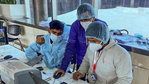 The threat from the new strain of Covid-19 comes at a time when Delhi seems to have brought the spread of the infection in control in the state.(PTI) The threat from the new strain of Covid-19 comes at a time when Delhi seems to have brought the spread of the infection in control in the state.(PTI)