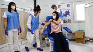 Around 9,750 doses have already arrived in Italy and another 470,000 are expected to arrive from next week, the health ministry said.(Reuters) Around 9,750 doses have already arrived in Italy and another 470,000 are expected to arrive from next week, the health ministry said.(Reuters)