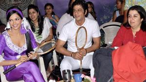 Deepika Padukone, Shah Rukh Khan and Farah Khan on the sets of Om Shanti Om. Deepika Padukone, Shah Rukh Khan and Farah Khan on the sets of Om Shanti Om.