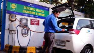 Even electric-carts, which are e-rickshaws modified to carry light-weight goods, were more than e-cars (72), data till December 22 showed.(Mint) Even electric-carts, which are e-rickshaws modified to carry light-weight goods, were more than e-cars (72), data till December 22 showed.(Mint)