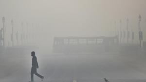 Air quality on Sunday evening deteriorated and reached the "severe" zone according to CPCB, but improvement started early Monday as wind direction changed to northwesterly.(Biplov Bhuyan/HT PHOTO) Air quality on Sunday evening deteriorated and reached the "severe" zone according to CPCB, but improvement started early Monday as wind direction changed to northwesterly.(Biplov Bhuyan/HT PHOTO)