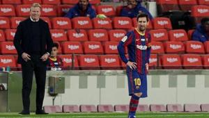 Barcelona's Lionel Messi and coach Ronald Koeman.(REUTERS) Barcelona's Lionel Messi and coach Ronald Koeman.(REUTERS)