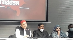 Samajwadi Party president Akhilesh Yadav addresses the media at a press conference in Lucknow on Tuesday.(HT PHOTO) Samajwadi Party president Akhilesh Yadav addresses the media at a press conference in Lucknow on Tuesday.(HT PHOTO)