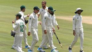 Faf du Plessis leads the players off the ground after South Africa completed a fine win.(Getty Images) Faf du Plessis leads the players off the ground after South Africa completed a fine win.(Getty Images)