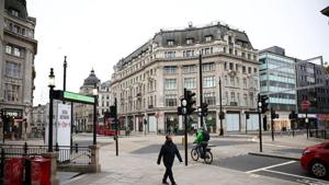 People walk through Oxford Circus as shops remain closed under Tier 4 restrictions, amid the coronavirus disease (Covid-19) outbreak, in London, Britain.(REUTERS) People walk through Oxford Circus as shops remain closed under Tier 4 restrictions, amid the coronavirus disease (Covid-19) outbreak, in London, Britain.(REUTERS)