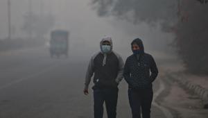 A cold wave occurs in plains when the minimum temperature is 10 degrees Celsius or below and/or is 4 notches lesser than the season’s normal for two consecutive days.(Sanchit Khanna /HT PHOTO) A cold wave occurs in plains when the minimum temperature is 10 degrees Celsius or below and/or is 4 notches lesser than the season’s normal for two consecutive days.(Sanchit Khanna /HT PHOTO)