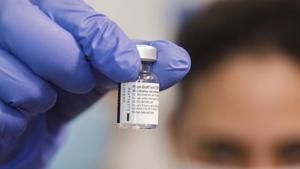 A nurse handles a vial of the the Pfizer-BioNTech Covid-19 vaccine at the Wolfson medical center in Holon, Israel.(Bloomberg) A nurse handles a vial of the the Pfizer-BioNTech Covid-19 vaccine at the Wolfson medical center in Holon, Israel.(Bloomberg)