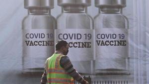 The seven-day average cases too fell to 801, the lowest in 213 days, since an average of 724 cases in the seven days ending May 29.(REUTERS) The seven-day average cases too fell to 801, the lowest in 213 days, since an average of 724 cases in the seven days ending May 29.(REUTERS)