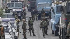 There were 3,289 ceasefire violations by the Pakistan army along the Indo-Pak border in 2019, they said. Of these, 1,565 ceasefire violations took place since August 2019, after the Indian government abrogated Article 370 that gave special status to Jammu and Kashmir and bifurcated the erstwhile state into union territories.(AP (Representative Image)) There were 3,289 ceasefire violations by the Pakistan army along the Indo-Pak border in 2019, they said. Of these, 1,565 ceasefire violations took place since August 2019, after the Indian government abrogated Article 370 that gave special status to Jammu and Kashmir and bifurcated the erstwhile state into union territories.(AP (Representative Image))