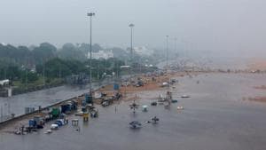A deserted Marina beach is seen during rains before Cyclone Nivar's landfall, in Chennai.(REUTERS) A deserted Marina beach is seen during rains before Cyclone Nivar's landfall, in Chennai.(REUTERS)