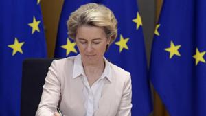 European Commission President Ursula von der Leyen signs the EU-UK Trade and Cooperation Agreement.(AP) European Commission President Ursula von der Leyen signs the EU-UK Trade and Cooperation Agreement.(AP)