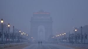 Dense to very dense fog is very likely over Punjab, Haryana, Chandigarh, Uttar Pradesh, Rajasthan, Delhi and Uttarakhand during the next three days.(Sanjeev Verma/HT PHOTO)