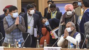 The ministers shared meals with farmers during a lunch break after the first round of talks, presenting a picture of bonhomie amid the tough negotiations.(PTI) The ministers shared meals with farmers during a lunch break after the first round of talks, presenting a picture of bonhomie amid the tough negotiations.(PTI)