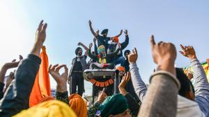 Farmers dance as they enact a 'baraat' procession during their ongoing agitation against the farm reform laws, at the Singhu border in New Delhi.(PTI) Farmers dance as they enact a 'baraat' procession during their ongoing agitation against the farm reform laws, at the Singhu border in New Delhi.(PTI)