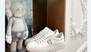 Sneakers mania may have been all the rage but style mavens are itching to go back on high heels or edgy footwear.(Photo: Instagram/PhilippPlein)