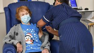 Margaret Keenan, the first patient in the UK to receive the Pfizer-BioNTech Covid-19 vaccine, administered by nurse May Parsons.(File photo / AP) Margaret Keenan, the first patient in the UK to receive the Pfizer-BioNTech Covid-19 vaccine, administered by nurse May Parsons.(File photo / AP)