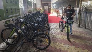 Rental bicycles were introduced at Jagruti Nagar Metro station in February 2020 to improve last-mile connectivity. Commuters can rent a bike for ₹2/hour or get weekly and monthly passes for ₹280 and ₹900 respectively.(Satyabrata Tripathy/HT Photo) Rental bicycles were introduced at Jagruti Nagar Metro station in February 2020 to improve last-mile connectivity. Commuters can rent a bike for ₹2/hour or get weekly and monthly passes for ₹280 and ₹900 respectively.(Satyabrata Tripathy/HT Photo)