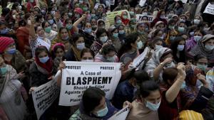 Members of Pakistan Hindu Council hold a protest in Karachi on Thursday over the attack on a Hindu temple in Karak district.(AP) Members of Pakistan Hindu Council hold a protest in Karachi on Thursday over the attack on a Hindu temple in Karak district.(AP)
