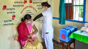 A medic demonstrates administration of COVAXIN, an Indian government-backed experimental COVID-19 vaccine, to a health worker during its trials.(PTI Photo) A medic demonstrates administration of COVAXIN, an Indian government-backed experimental COVID-19 vaccine, to a health worker during its trials.(PTI Photo)