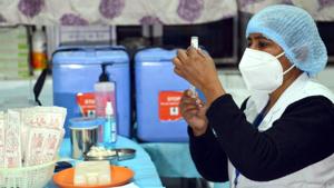 A health worker conducts the dry run for the Covid-19 vaccination at a health care centre, Daryaganj in New Delhi.(ANI) A health worker conducts the dry run for the Covid-19 vaccination at a health care centre, Daryaganj in New Delhi.(ANI)