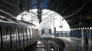The Delhi Metro had resumed services with curtailed operation on the Yellow Line from September 7 after being closed for over five months.(Sanchit Khanna/HT PHOTO) The Delhi Metro had resumed services with curtailed operation on the Yellow Line from September 7 after being closed for over five months.(Sanchit Khanna/HT PHOTO)